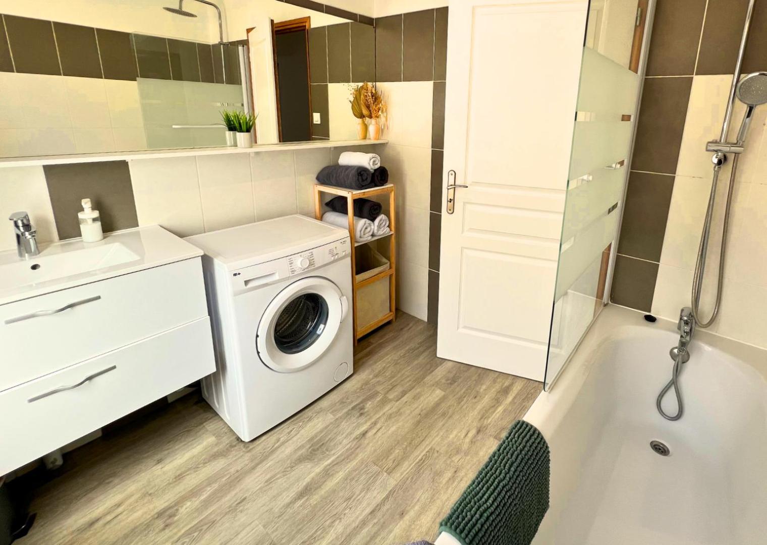 Le Spacieux A Saint-Omer - 2 Chambres, Centre Et Gare A Pied, Parking Gratuit Esterno foto